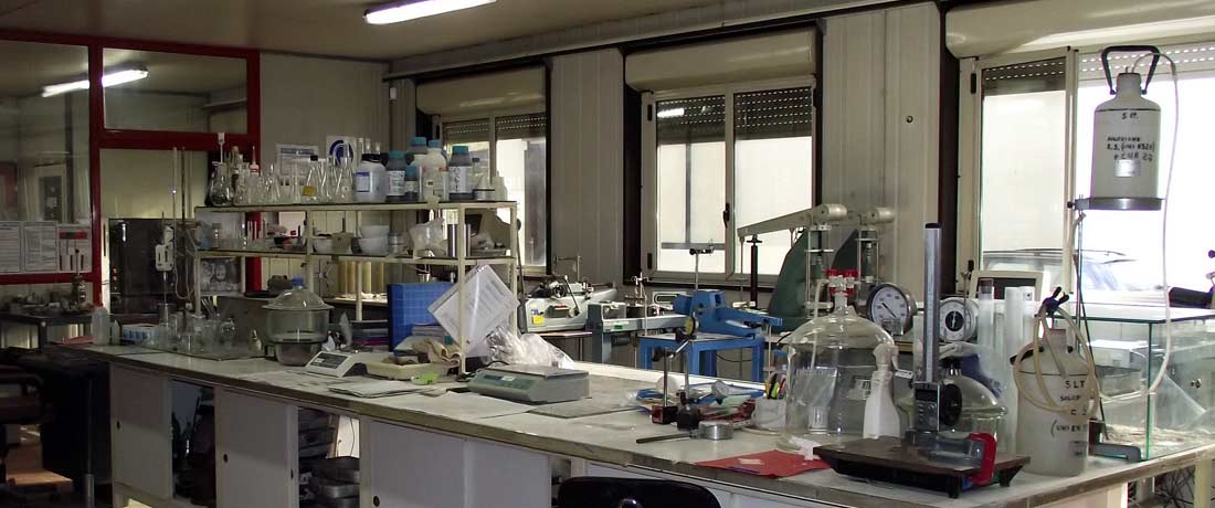 Laboratorio di analisi e diagnostica per terre, rocce, bitumi